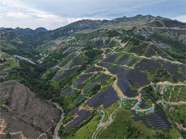 中国の太陽光発電が1TWを超え、世界基準を樹立